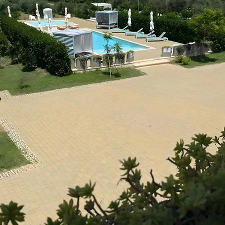 Le Scuderie 10 Apartment *